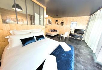 The Chardonnay has Balcony rooms