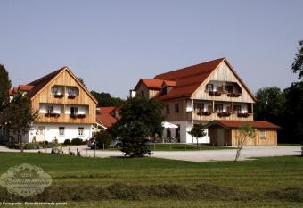 Landgasthof - Hotel Reindlschmiede has Balcony rooms