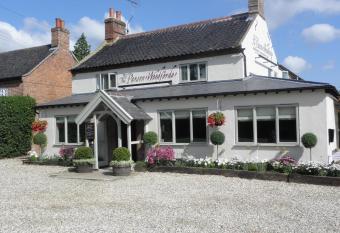 The Parson Woodforde allows 18 year olds to book a room