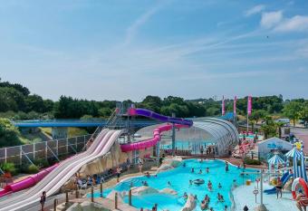 Village Camping La Roseraie allows 18 year olds to book a room