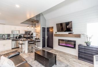 The Grand View @ Blue has Balcony rooms