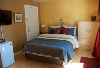 Motel Des Cascades has rooms with a private hot tub