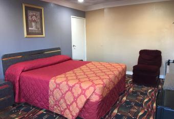 Budget Inn has Smoking rooms