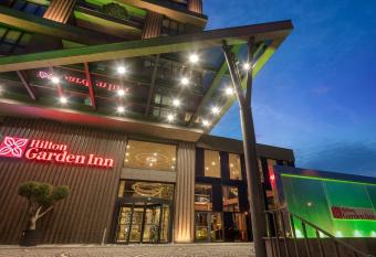 Hilton Garden Inn Yalova allows 18 year olds to book a room