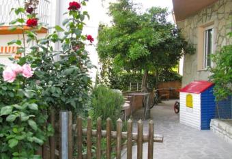 Appartamento al piano terra a Gabbice mare per grande compania has Smoking rooms