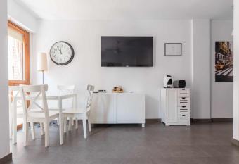 Apartamento FLORIDABLANCA allows 18 year olds to book a room