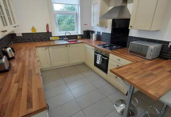 Maze Serviced Apartment has Balcony rooms