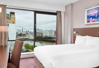 Leonardo Hotel Newcastle Quayside - Formerly Jurys Inn allows 18 year olds to book a room
