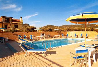 Agriturismo Casale Di Gricciano allows 18 year olds to book a room