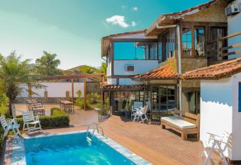 Pousada Solar de B  zios allows 18 year olds to book a room