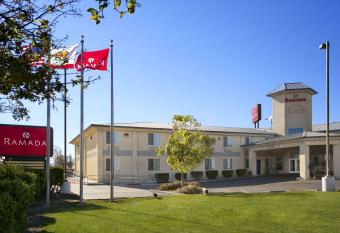 Spark by Hilton Williams has Smoking rooms