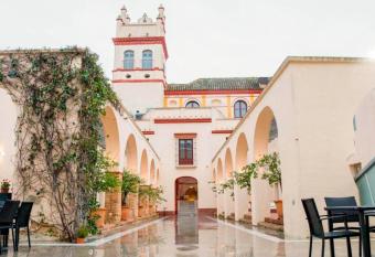 Hotel Palacio Marqu  s de Ariz  n allows 18 year olds to book a room