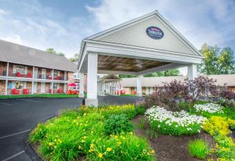 The Yankee, Trademark Collection by Wyndham has rooms with a private hot tub