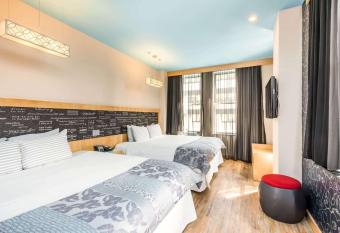TRYP by Wyndham New York City Times Square / Midtown allows 18 year olds to book a room