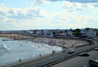 Atlantic Breeze Suites has Balcony rooms