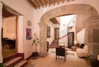 Hotel Meson Cuevano allows 18 year olds to book a room