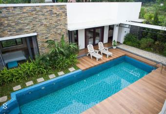 V Pool Villa has Balcony rooms