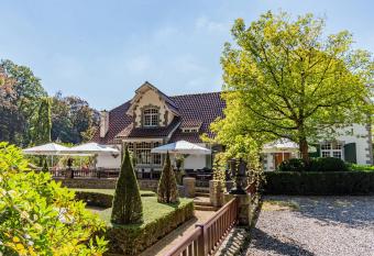 Les Rhodos has Balcony rooms