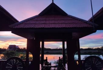 Hidden Holiday House has Balcony rooms