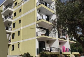 Le Monde 1 allows 18 year olds to book a room