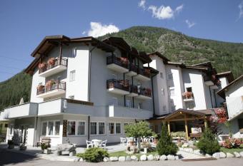 Hotel Santoni has Balcony rooms