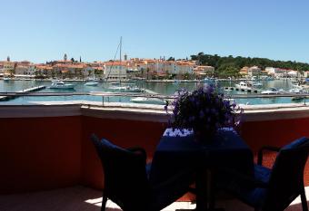 Vila  has Balcony rooms