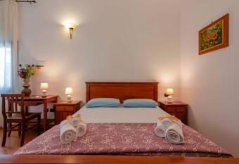 Bed and Breakfast Cairoli Exclusive Room has Balcony rooms
