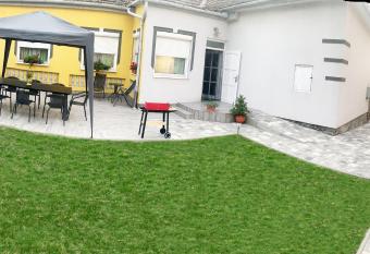 Viktor Apartmanh  z allows 18 year olds to book a room