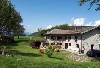 Chalet Maso Pino has Balcony rooms