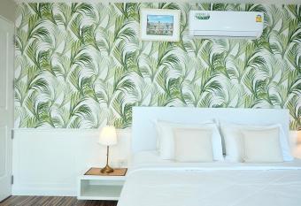 The Beach Bangsaen by Thanthita next to Wonnapa beach FREE DISNEY PLUS has Balcony rooms