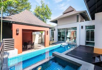 AnB pool villa (Red) with 2BR close to Jomtien beach has Balcony rooms