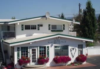 Empire Motel has Balcony rooms