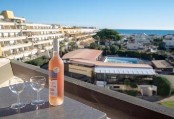 Cap d Agde Naturiste allows 18 year olds to book a room