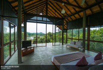 Wild Grass Nature Resort has rooms with a private hot tub