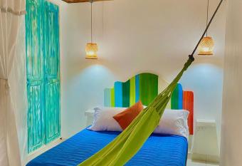 Hotel Casa La Pilonera allows 18 year olds to book a room