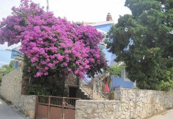 Apartments by the sea Maslinica, Solta - 14748 has Balcony rooms