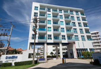 Grandblue Condo 410 has Balcony rooms