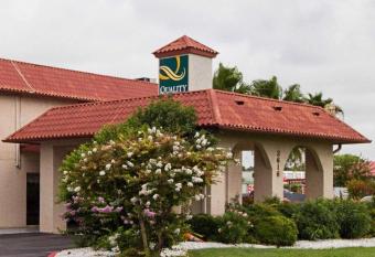 Baymont by Wyndham Del Rio allows 18 year olds to book a room