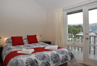 Akaroa Central Apartment has Balcony rooms