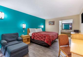 Econo Lodge has Smoking rooms