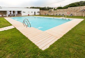 Hotel N  madas allows 18 year olds to book a room