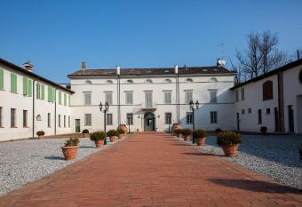 Locanda Ca    Rossa allows 18 year olds to book a room