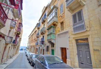 West Street Apartment Duplex has Balcony rooms