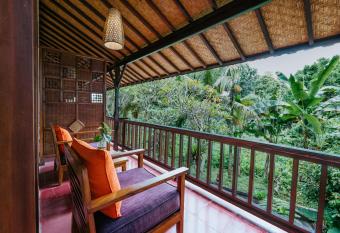 Jati Home Stay has Balcony rooms