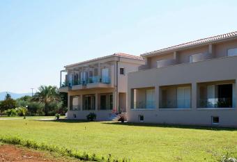 Sani Kasimis has Balcony rooms