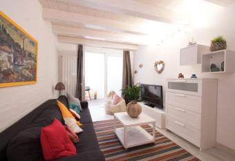 Happy House has Balcony rooms