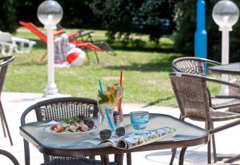 Hotel Holiday Csopak has Balcony rooms