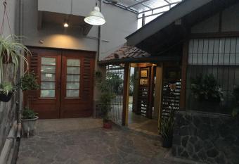 De Riau Guesthouse has Balcony rooms