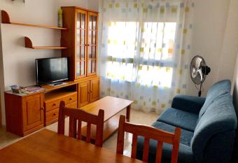 Apartamentos En Deltebre allows 18 year olds to book a room