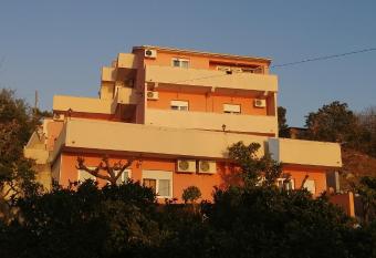 Villa Luketa has Balcony rooms